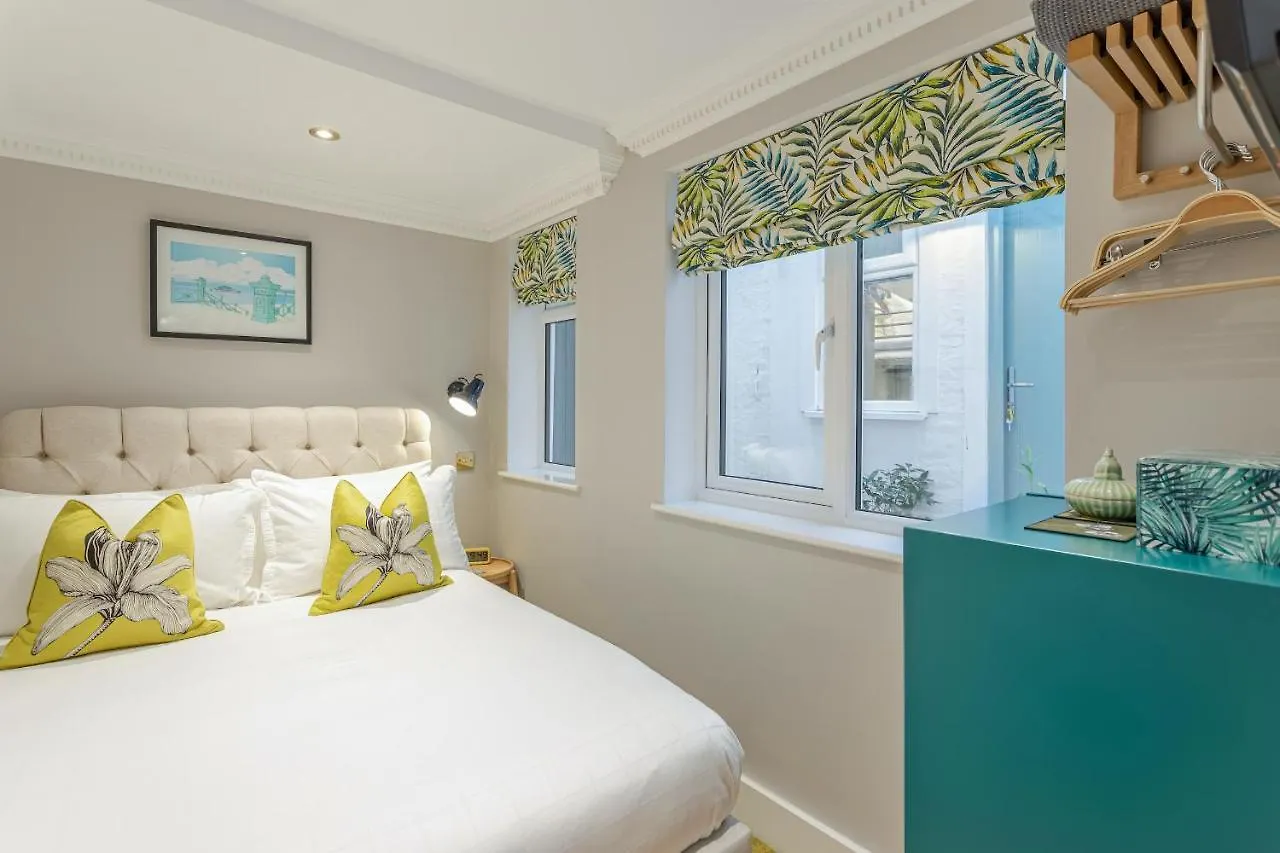 Beaches Brighton - Luxury Seafront Accommodation