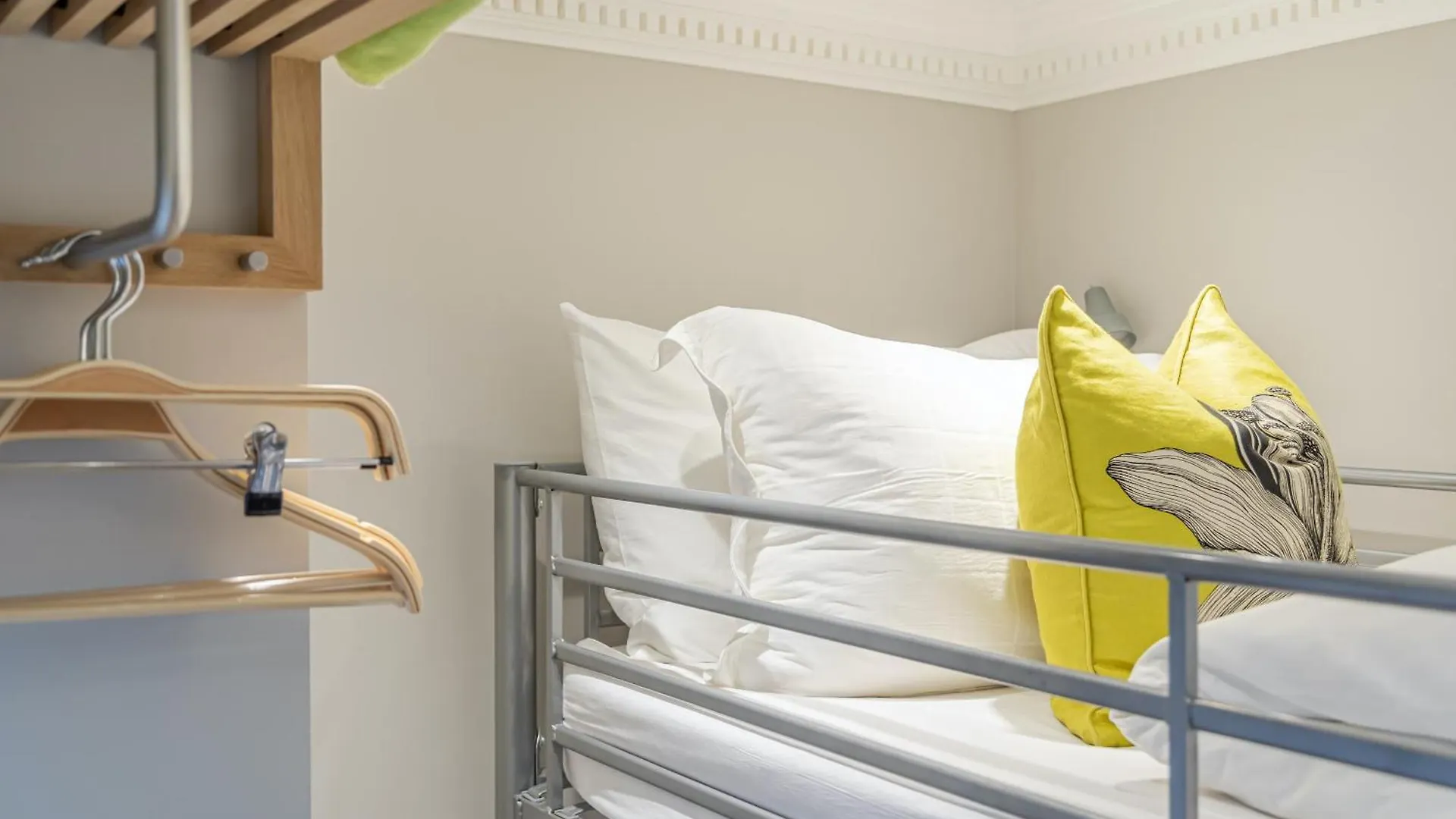 Beaches Brighton - Luxury Seafront Accommodation